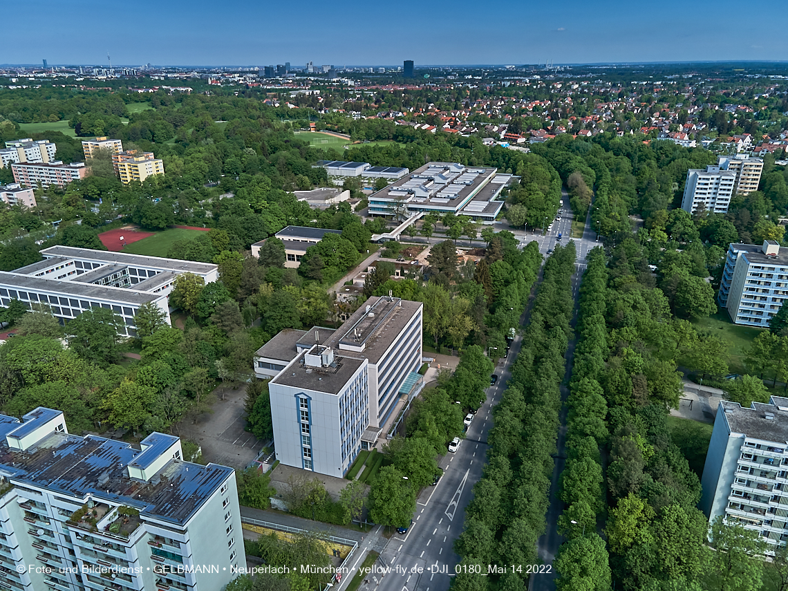 14.05.2022 - Luftbilder von der Baustelle Haus für Kinder in Neuperlach